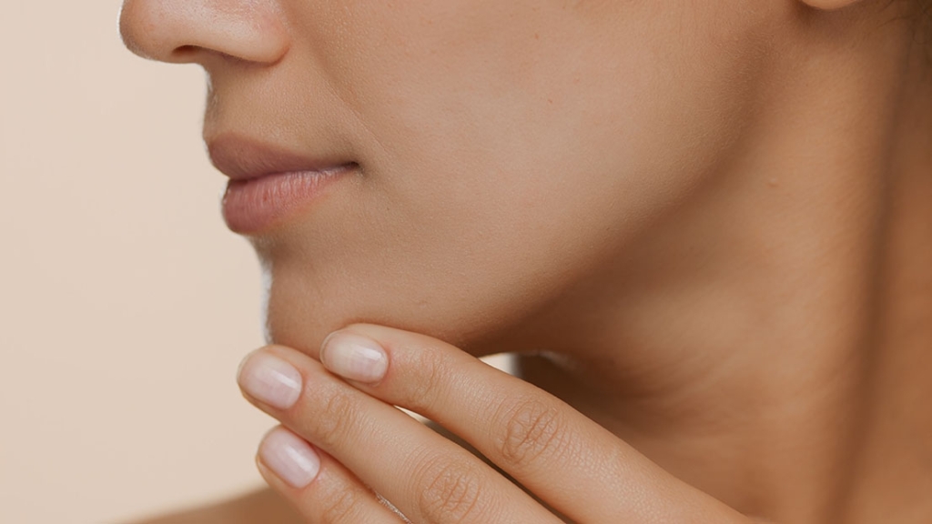 non surgical aesthetics treatment on jaw line