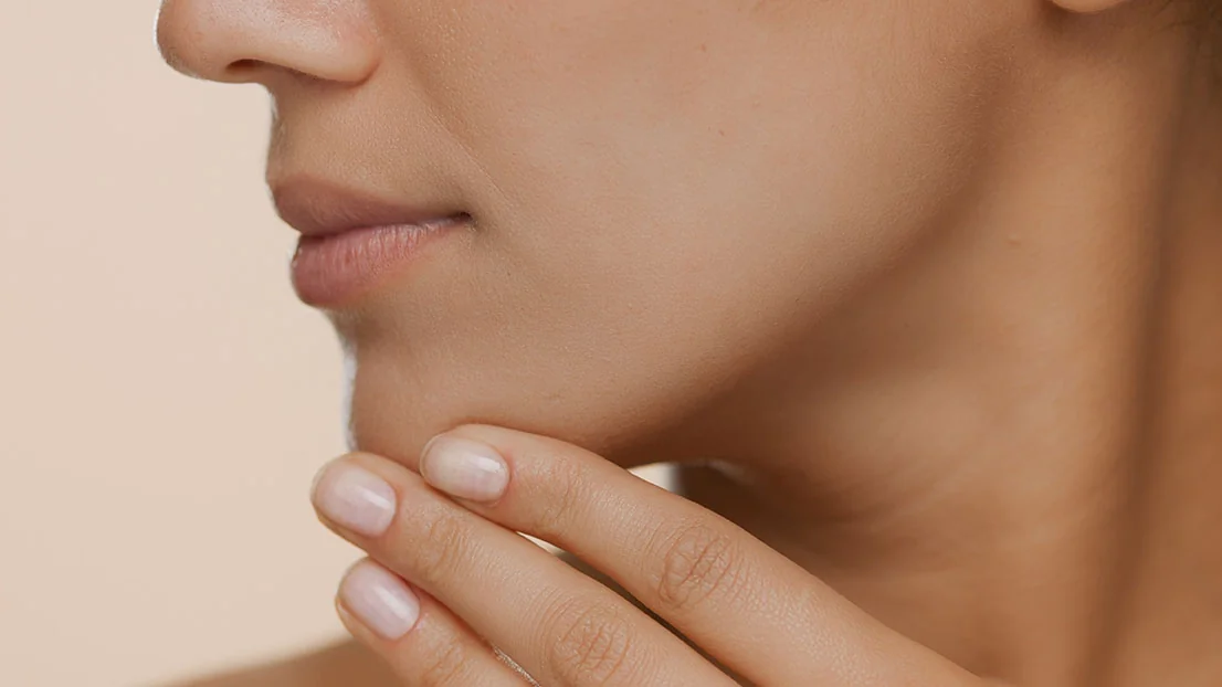 non surgical aesthetics treatment on jaw line