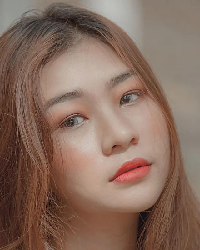 Natural image showing uneven skin tone